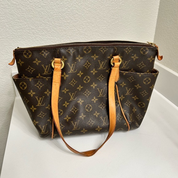 Louis Vuitton Totally PM Monogram Canvas Shoulder Tote Bag - Picture 2 of 9